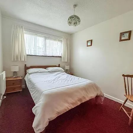 Homely 3 Bed Bungalow, Sleeps 6, In A Stunning Location In Cornwall Ref 85067p Holiday home