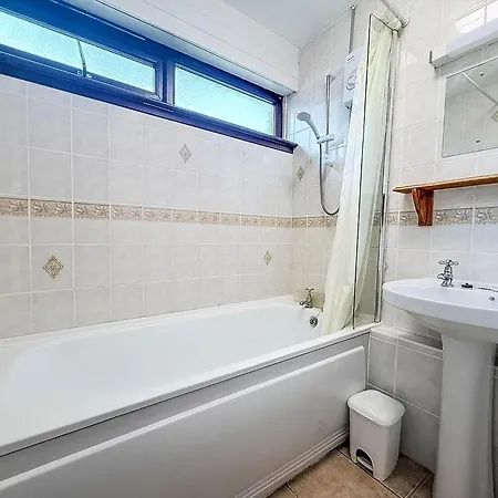 Homely 3 Bed Bungalow, Sleeps 6, In A Stunning Location In Cornwall Ref 85067p *