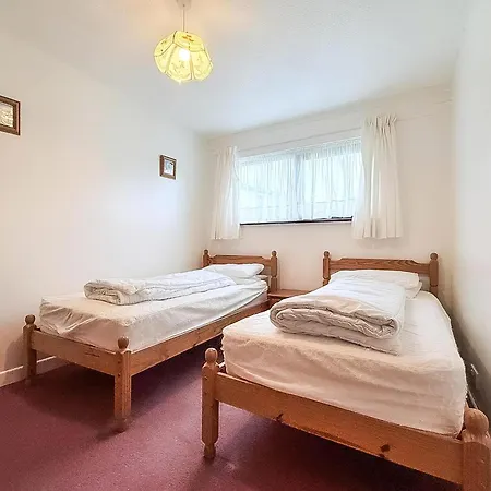 Holiday home Homely 3 Bed Bungalow, Sleeps 6, In A Stunning Location In Cornwall Ref 85067p