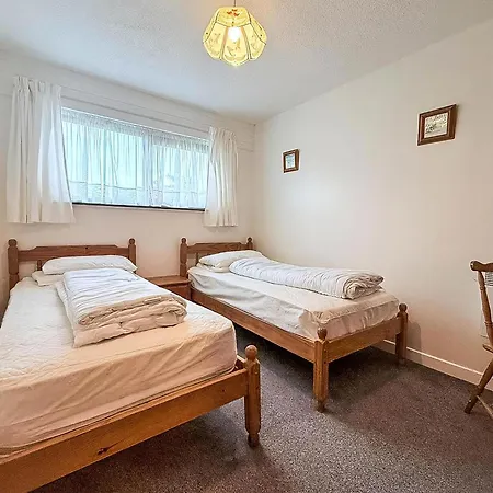 Homely 3 Bed Bungalow, Sleeps 6, In A Stunning Location In Cornwall Ref 85067p *